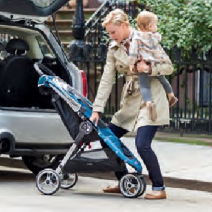 mother using 1 hand fold